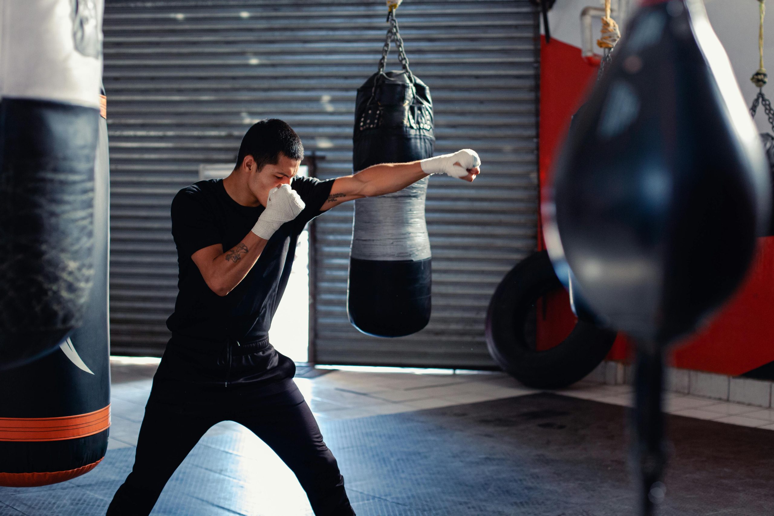 Le Jab en Boxe : Définition, Utilité et Combattants de Référence