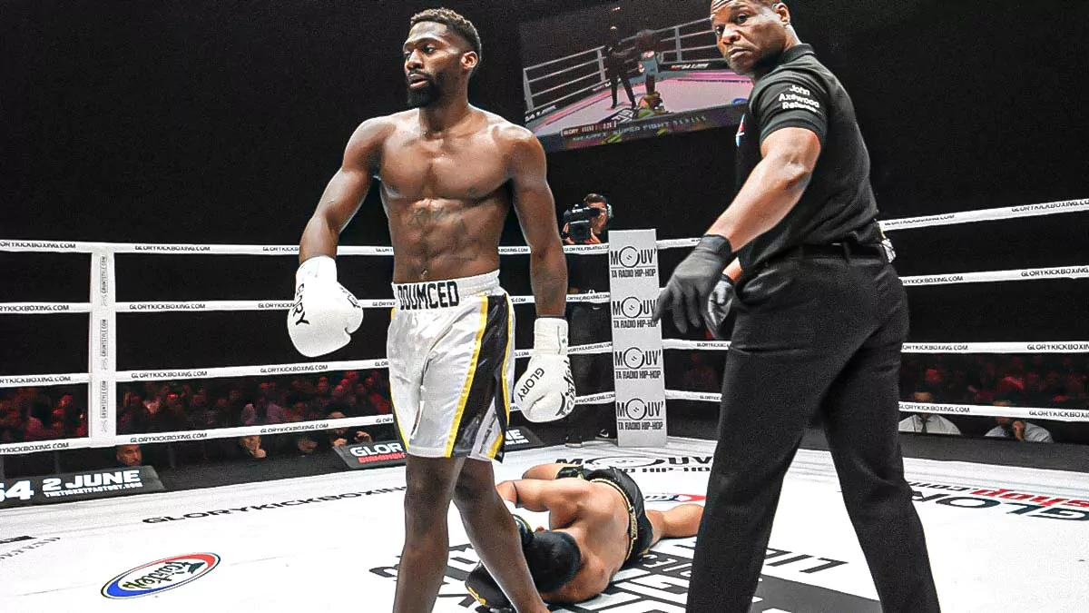Avant le MMA, Cédric Doumbè s’est formé en savate et en sports pieds-poings, des disciplines clés dans la construction de son style explosif.