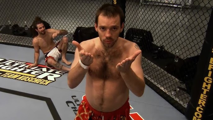 Jean-Charles Skarbowsky en position de combat Muay Thai dans un ring professionnel
